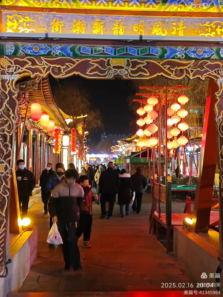 今天晚饭后散步来到张掖明清古街